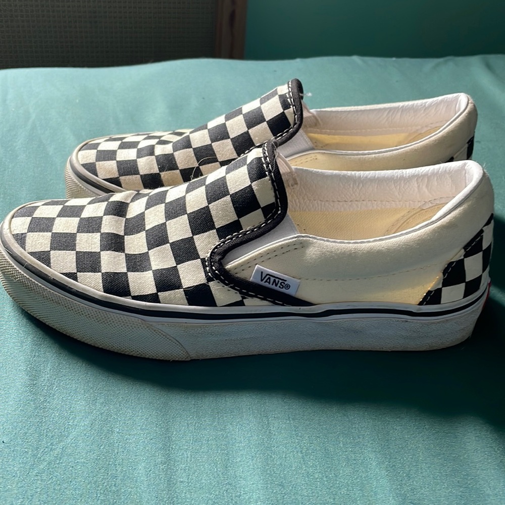 Size 6 Women’s/4.5 Mens Checkered Slip-on Vans